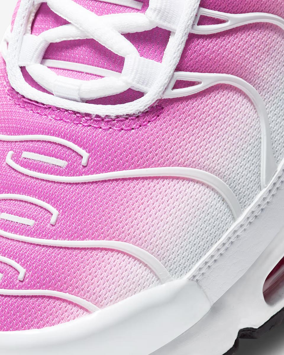 WOMEN'S NIKE AIR MAX PLUS SNEAKERS (CZ7931-100)