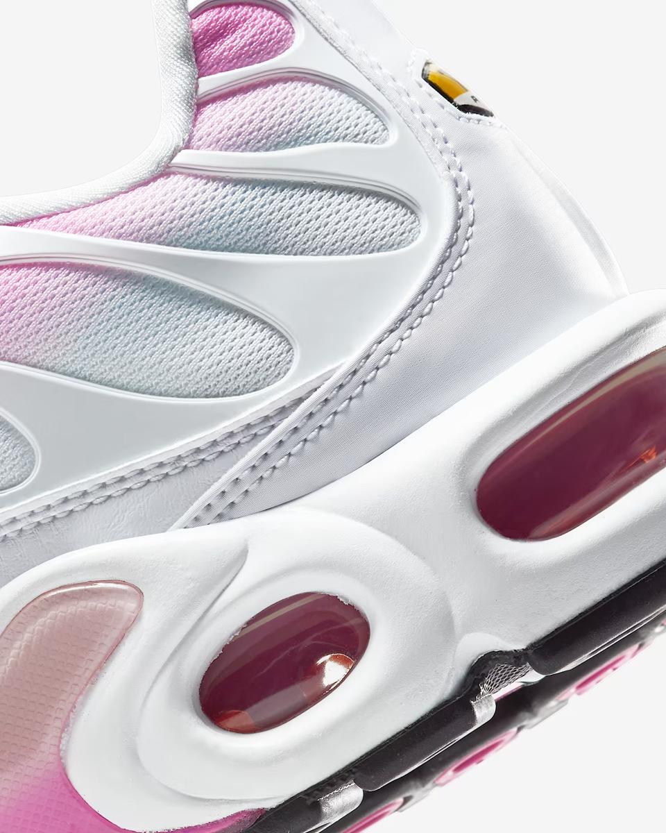 WOMEN'S NIKE AIR MAX PLUS SNEAKERS (CZ7931-100)
