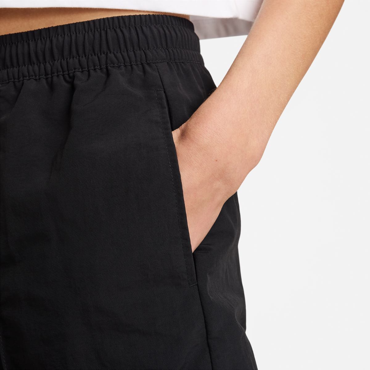 WOMEN'S SHORTS NIKE NSW ESSNTL MR 5IN WVN SHRT (FV6622-010)