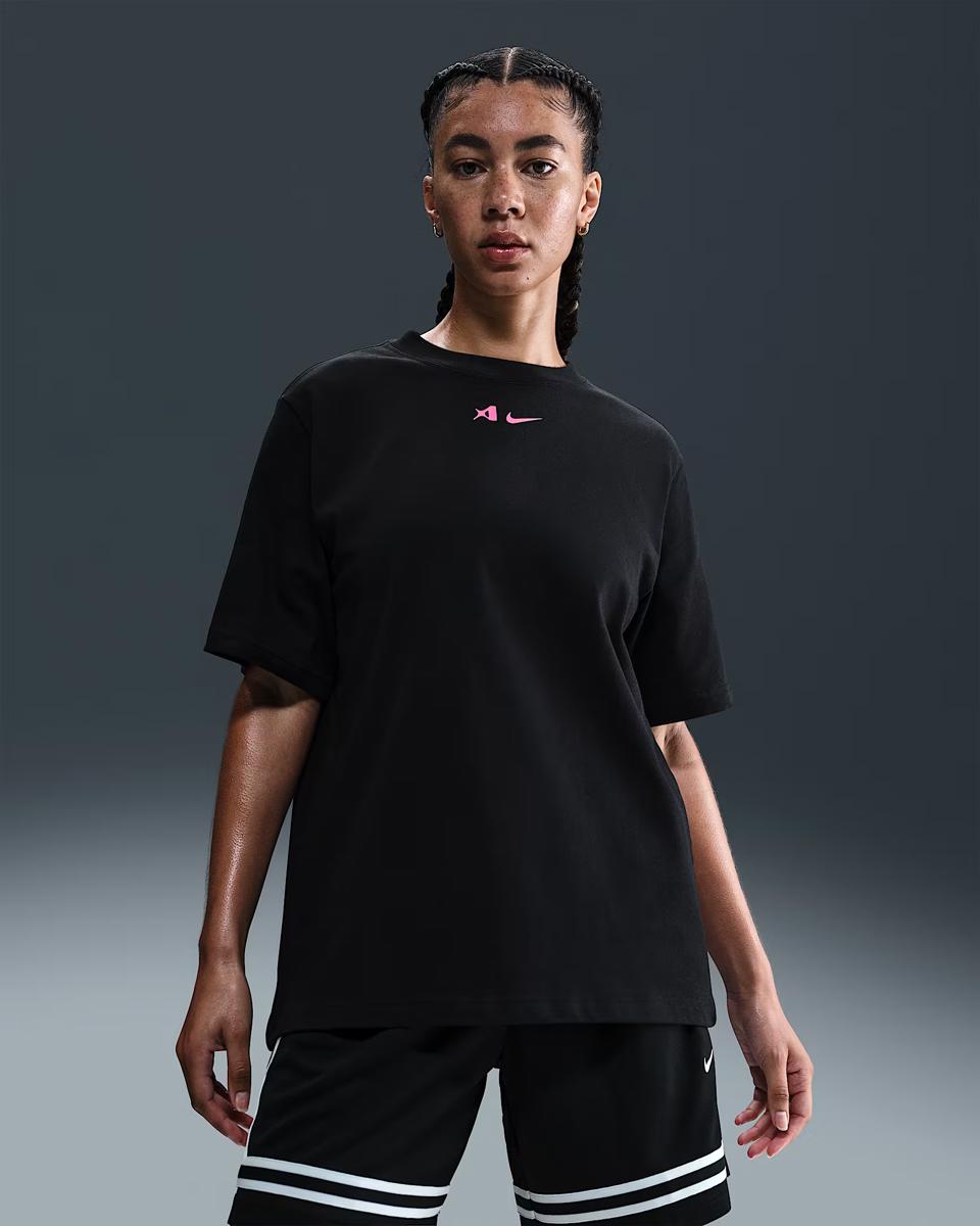 ЖІНОЧА ФУТБОЛКА NIKE AJA SIGNATURE SS TEE (HQ1696-010)