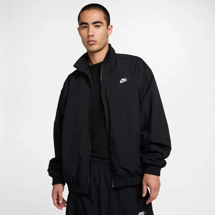 ЧОЛОВІЧА ВІТРОВКА NIKE CLUB WVN TRK JKT OS (HQ6109-010)
