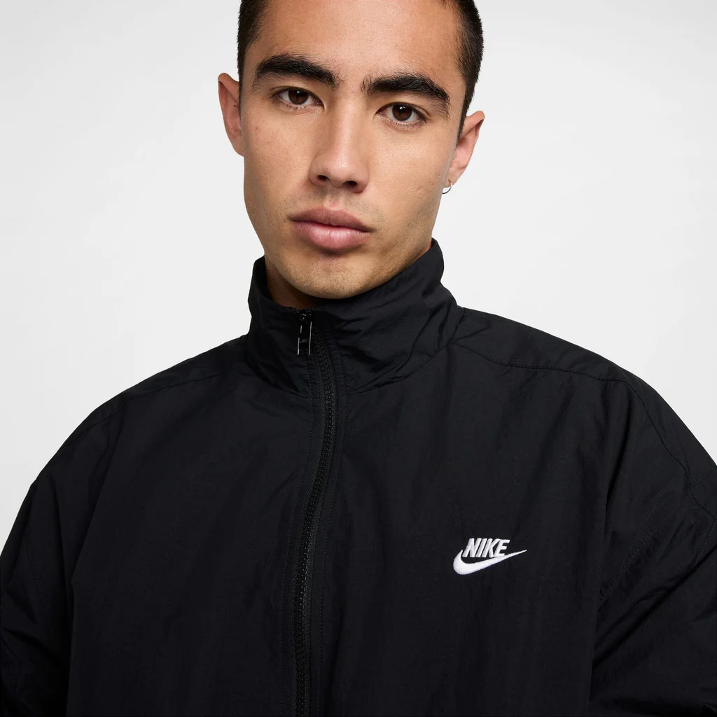 ЧОЛОВІЧА ВІТРОВКА NIKE CLUB WVN TRK JKT OS (HQ6109-010)