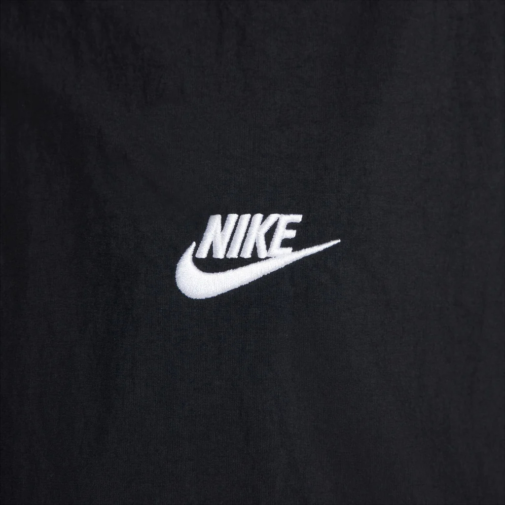 ЧОЛОВІЧА ВІТРОВКА NIKE CLUB WVN TRK JKT OS (HQ6109-010)