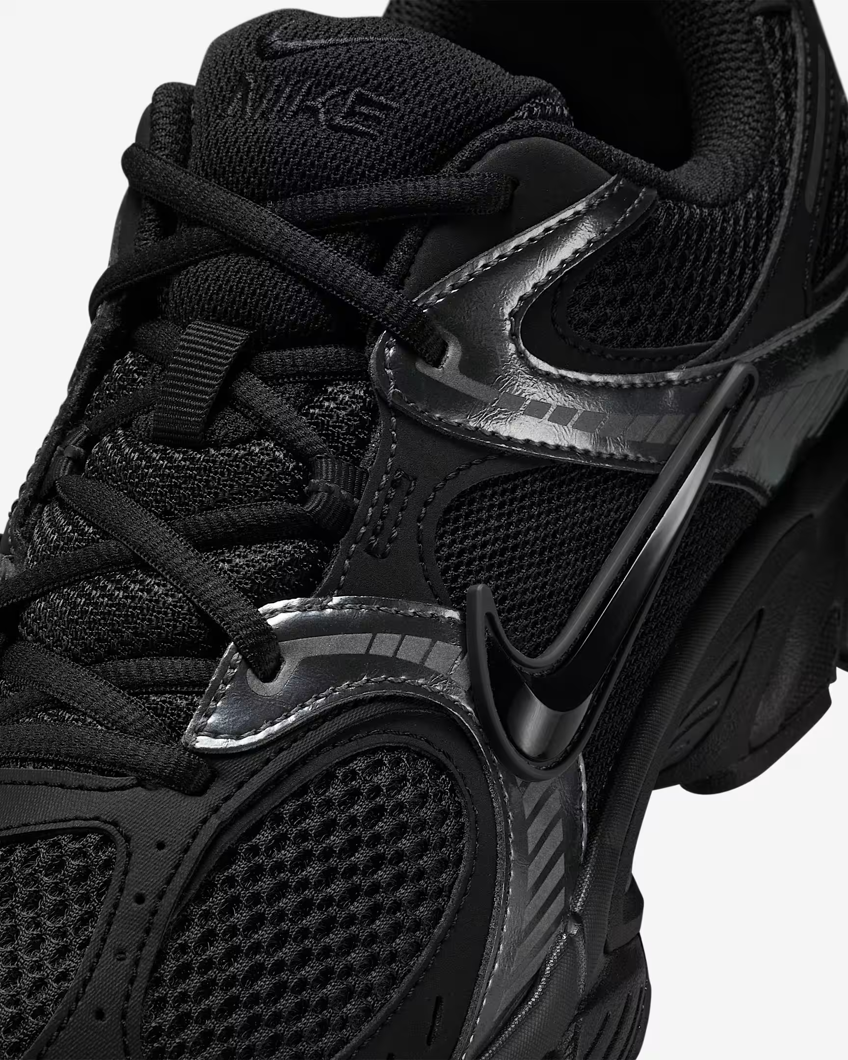 MEN'S NIKE V5 RNR SNEAKERS (HJ5228-001)