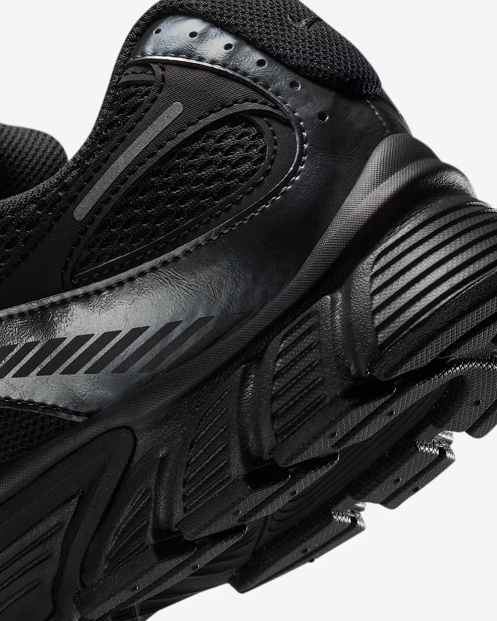 MEN'S NIKE V5 RNR SNEAKERS (HJ5228-001)