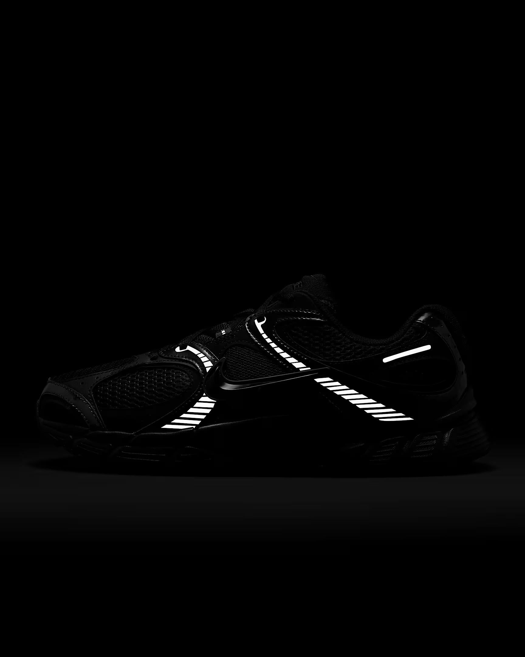 MEN'S NIKE V5 RNR SNEAKERS (HJ5228-001)