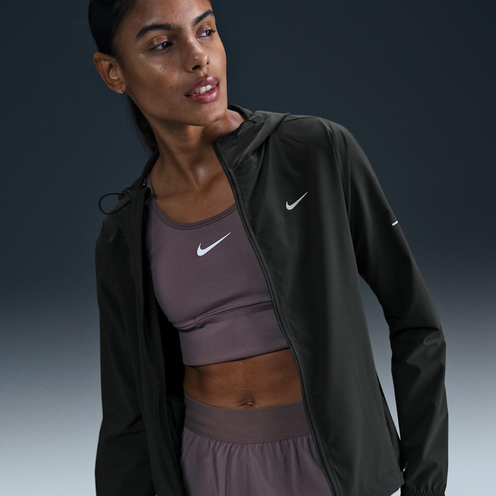 ЖІНОЧА ВІТРОВКА NIKE SWIFT RPL PKBL JKT (HQ0650-010)