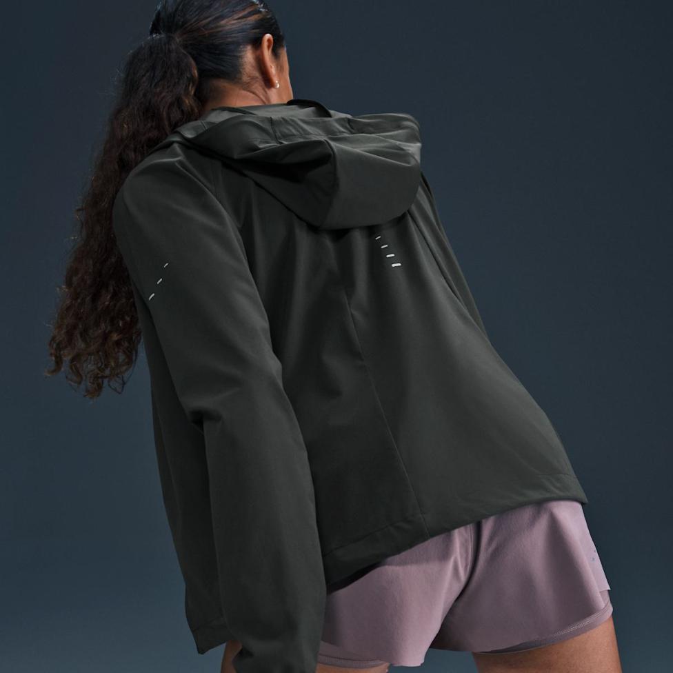 ЖІНОЧА ВІТРОВКА NIKE SWIFT RPL PKBL JKT (HQ0650-010)