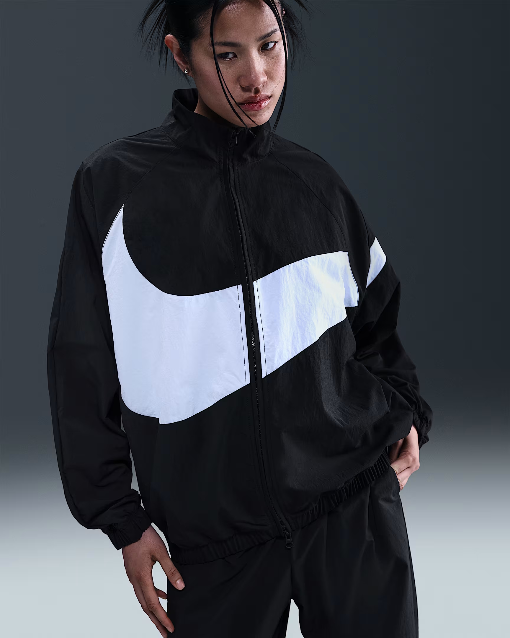 NIKE NSW LOGO OS TRACK JKT WOMEN'S WINDBREAKER (HV4107-010)