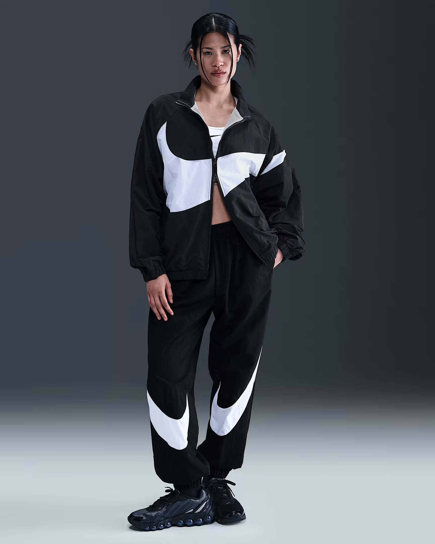 NIKE NSW LOGO OS TRACK JKT WOMEN'S WINDBREAKER (HV4107-010)