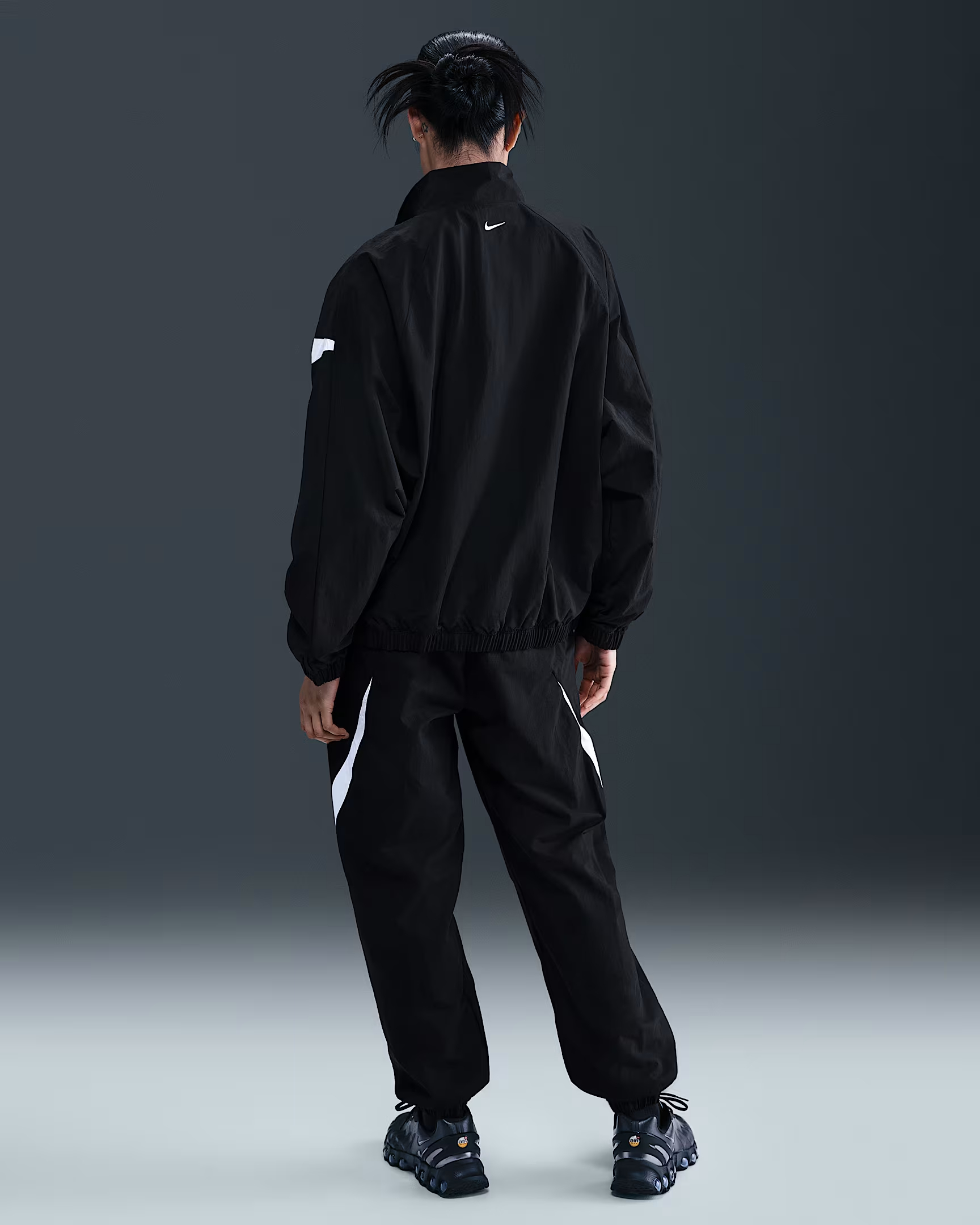 NIKE NSW LOGO OS TRACK JKT WOMEN'S WINDBREAKER (HV4107-010)