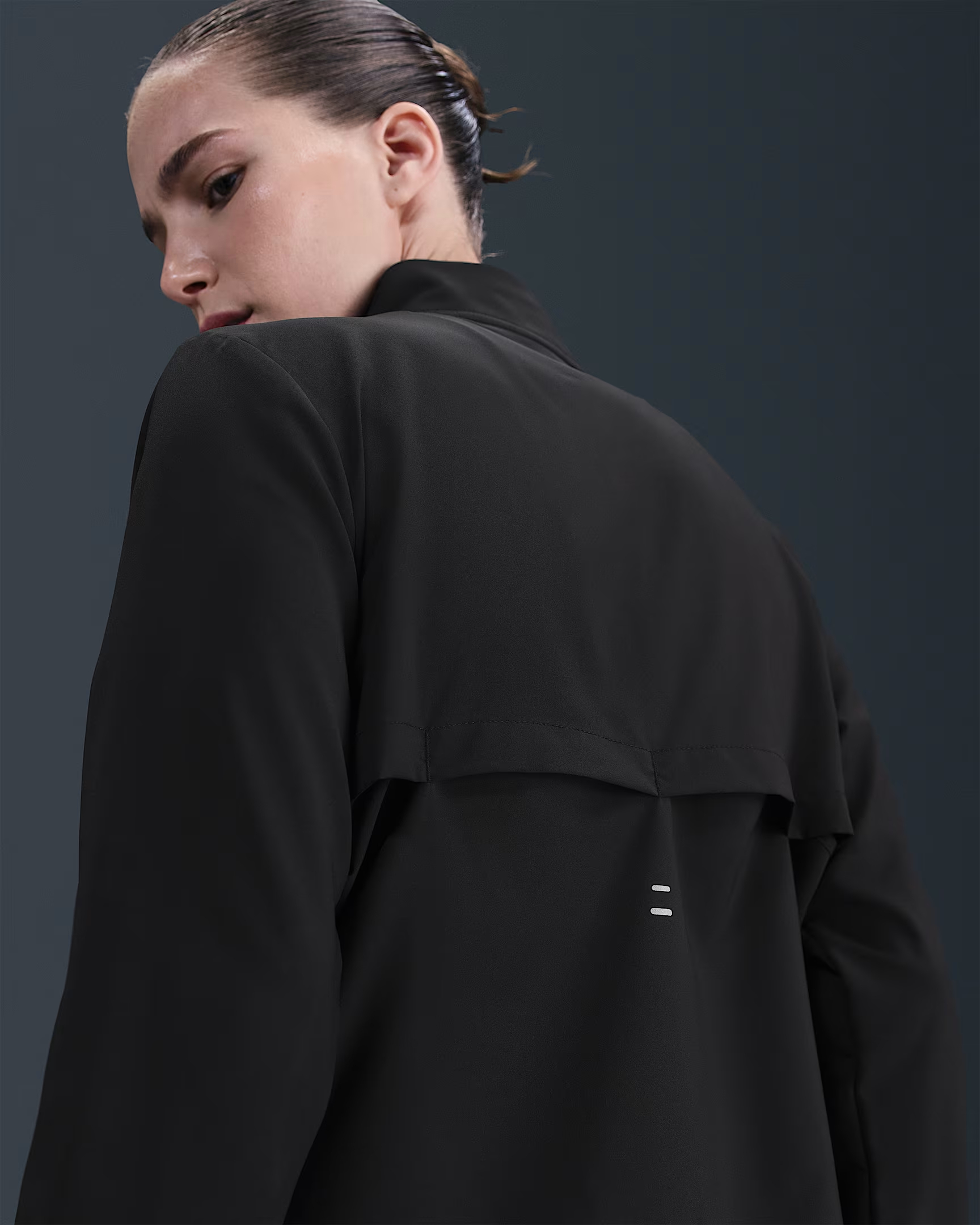 ЖІНОЧА ВІТРОВКА NIKE TEMPO SWSH HBR DF JKT (HV2647-010)