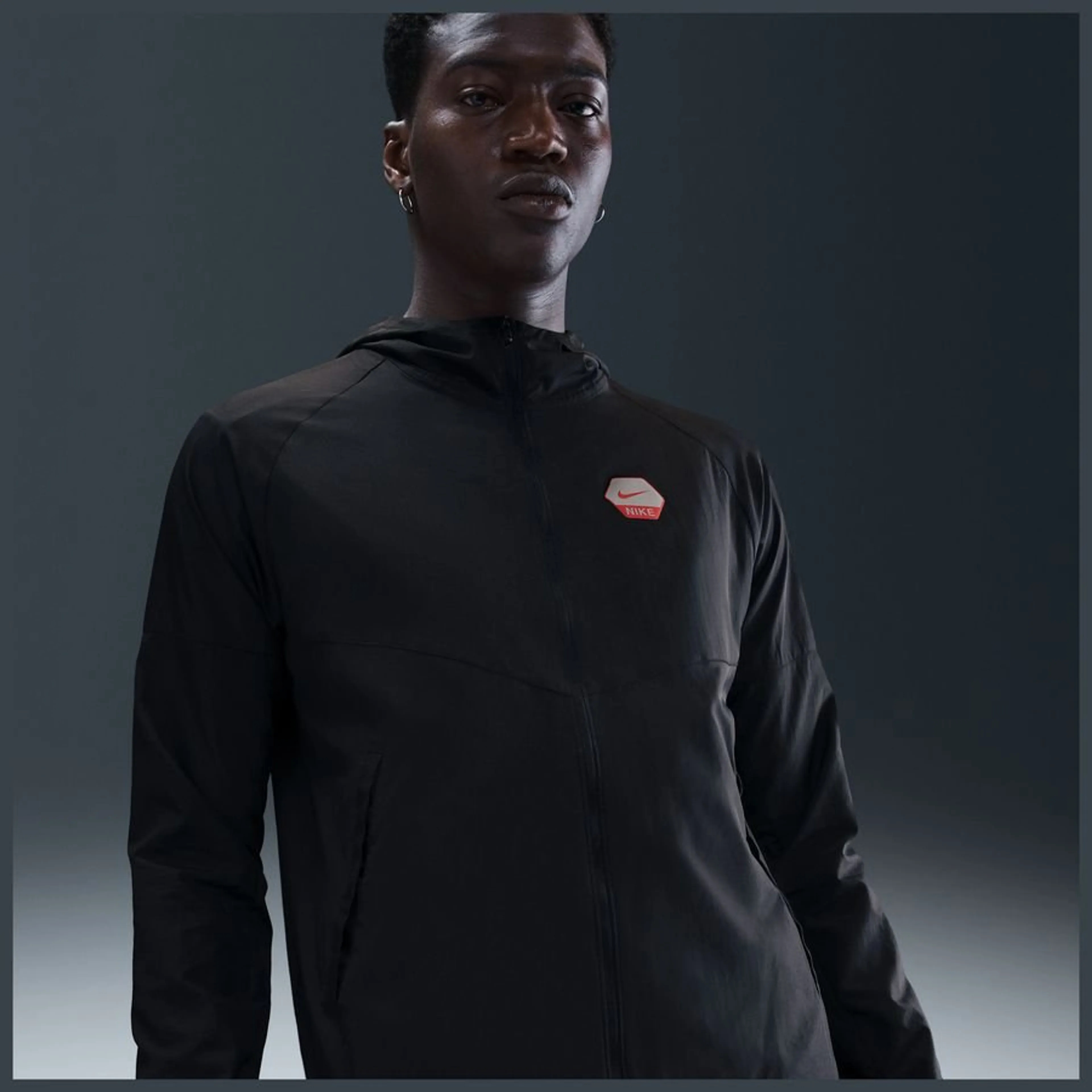 ЧОЛОВІЧА ВІТРОВКА NIKE NSW CS RUN JKT (IH4289-010)
