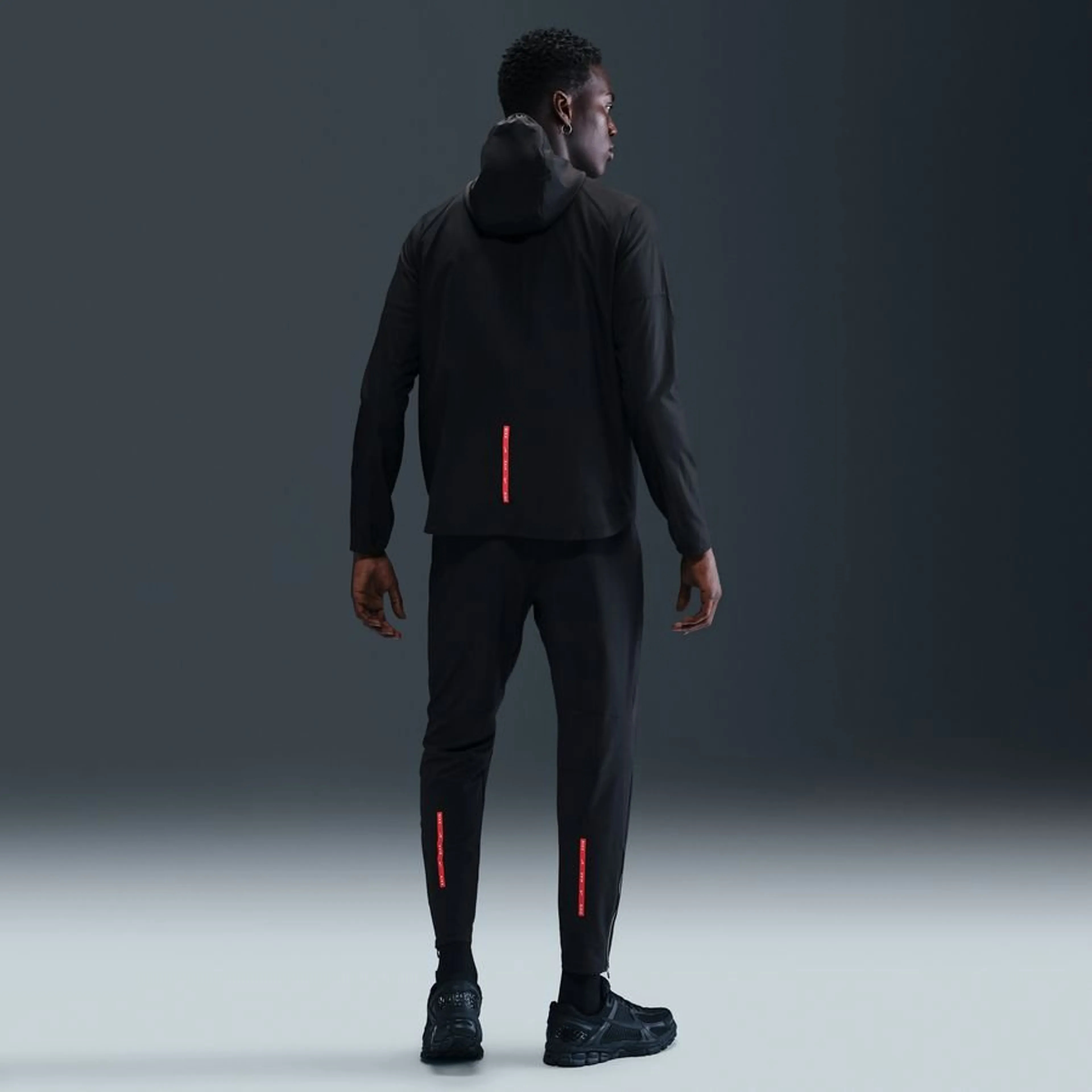 МУЖСКАЯ ВЕТРОВКА NIKE NSW CS RUN JKT (IH4289-010)