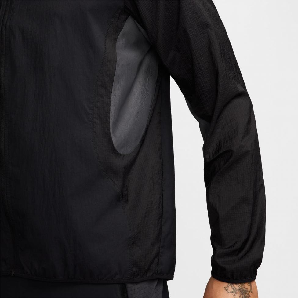 МУЖСКАЯ ВЕТРОВКА NIKE TRAIL AIREEZ JKT (FN4002-010)