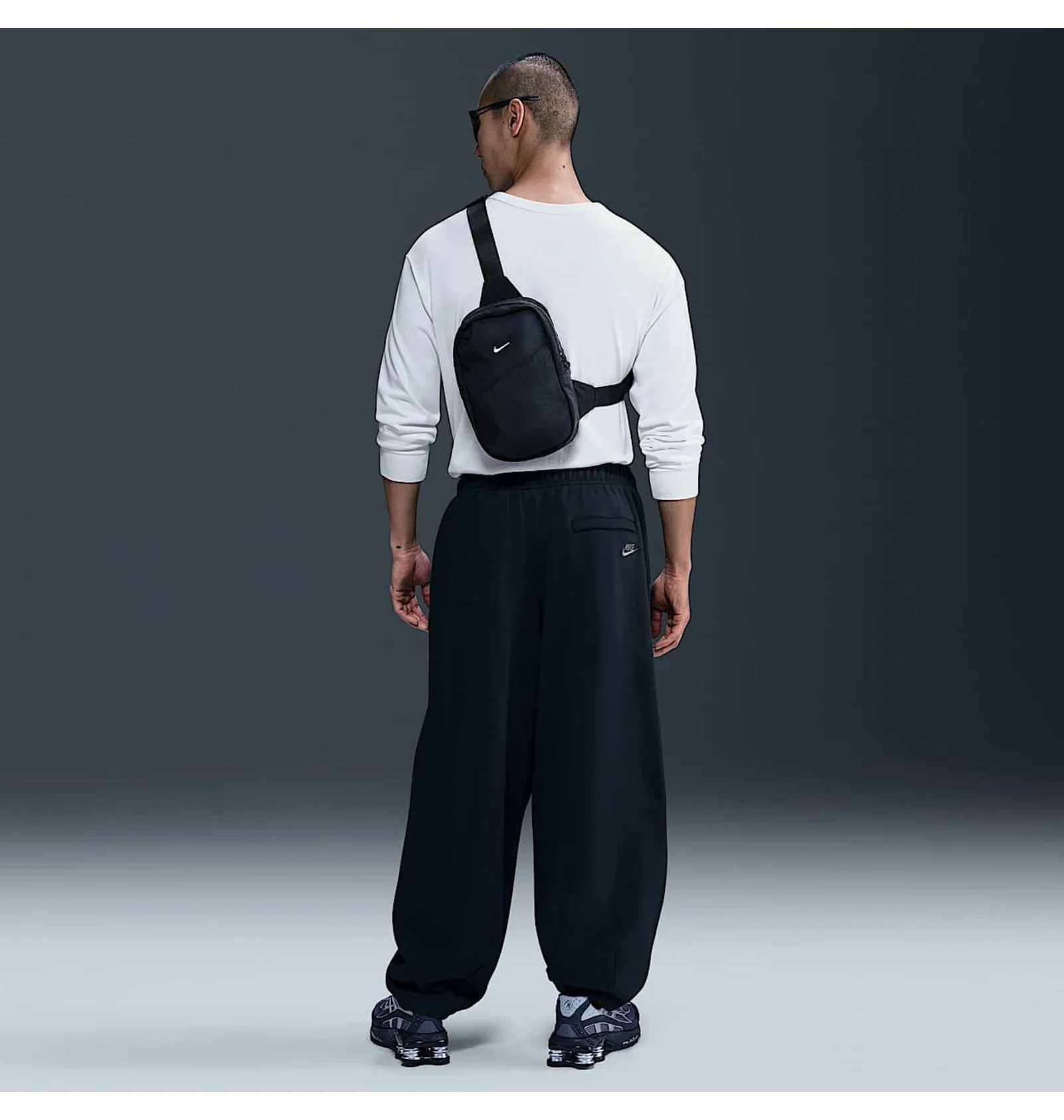 ЧОЛОВІЧІ ШТАНИ NIKE CLUB CUFF OS PANT LBR (IB8369-010)
