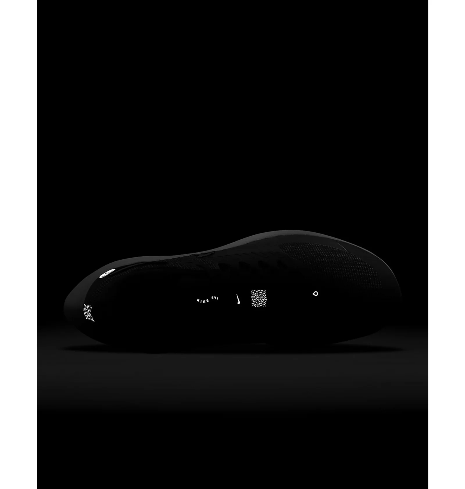 ЧОЛОВІЧІ КРОСІВКИ NIKE REACT MILER 2 SHIELD (DC4064-001)