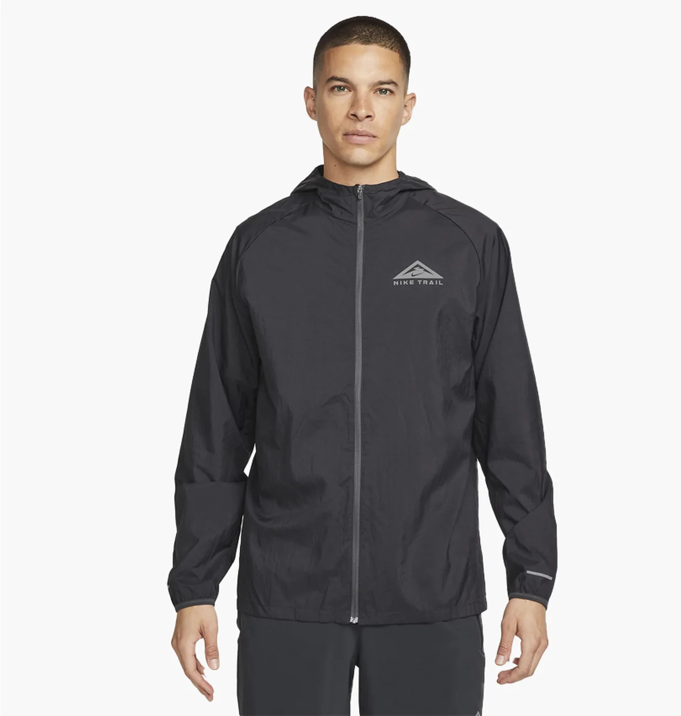 ЧОЛОВІЧА ВІТРОВКА NIKE TRAIL AIREEZ (DM4659-010)