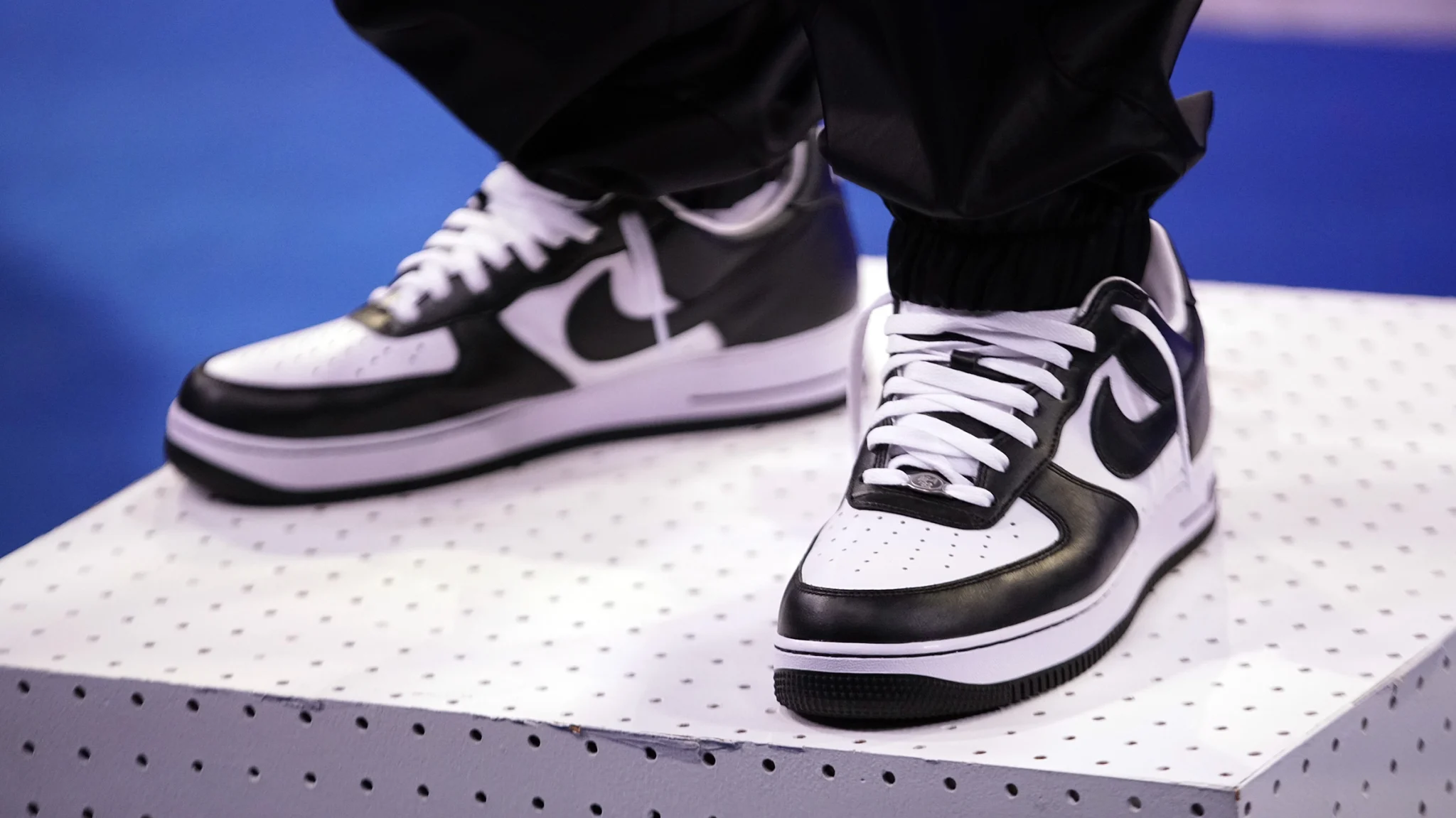 Nike Air Force 1: История кроссовок, которые изменили мир моды