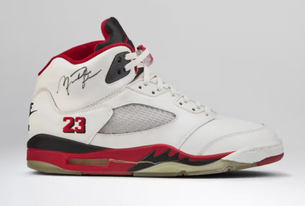 История Air Jordan: Как Майкл Джордан и Nike сотворили культуру кроссовок