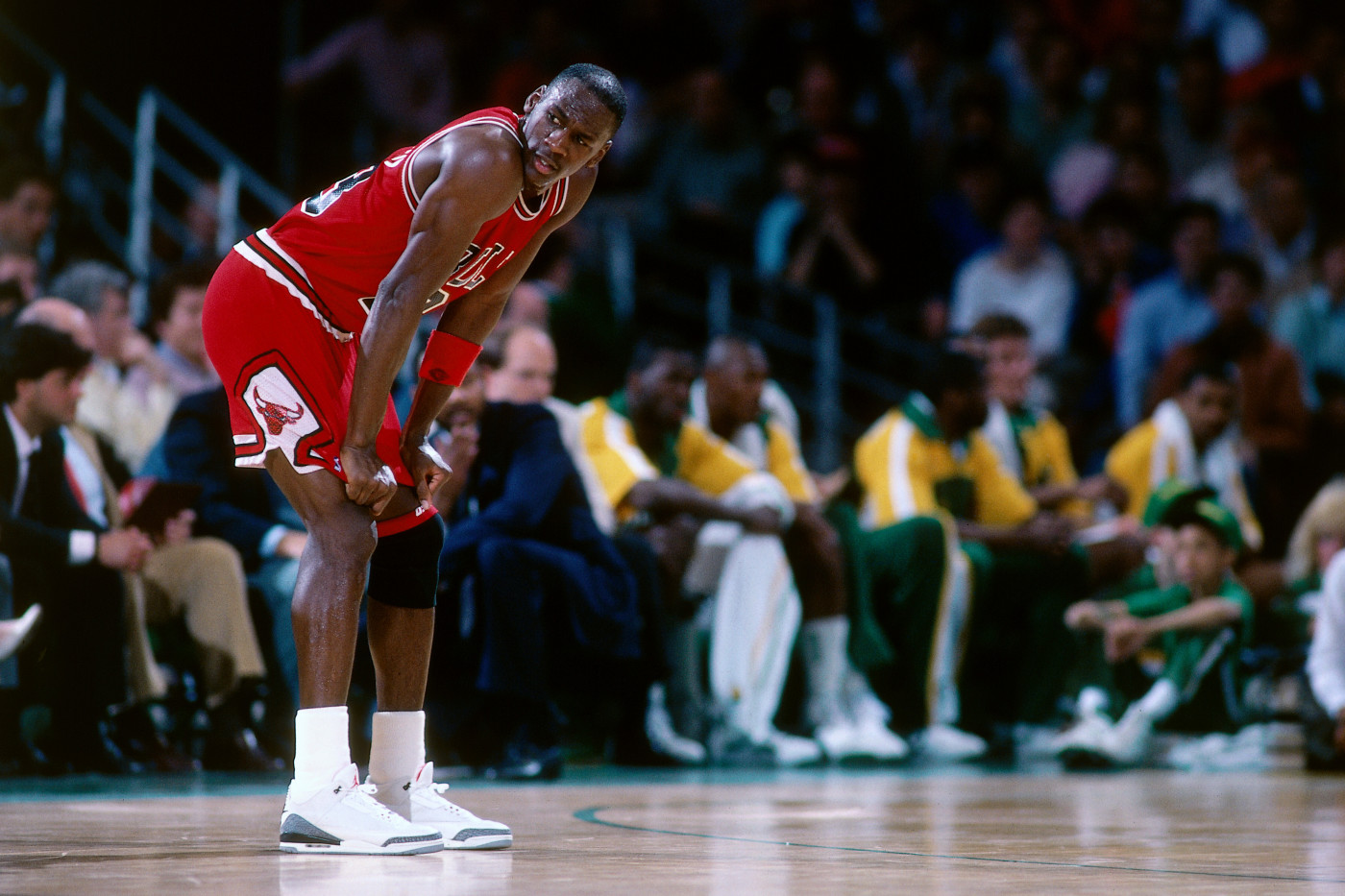 История Air Jordan: Как Майкл Джордан и Nike сотворили культуру кроссовок