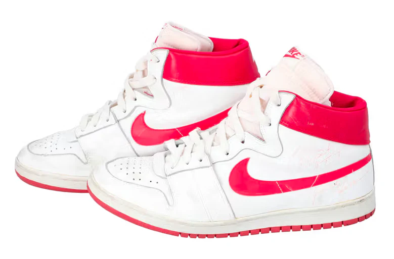 История Air Jordan: Как Майкл Джордан и Nike сотворили культуру кроссовок